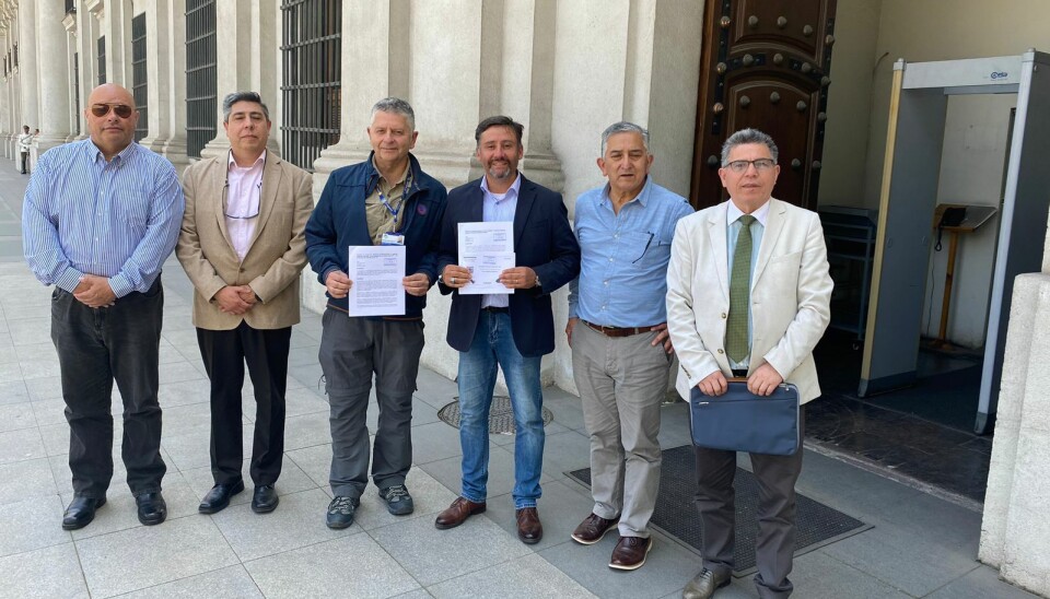 Los representantes de la Cumbre Marítima a su llegada a La Moneda donde plantearon un plazo para recibir una respuesta del Gobierno.