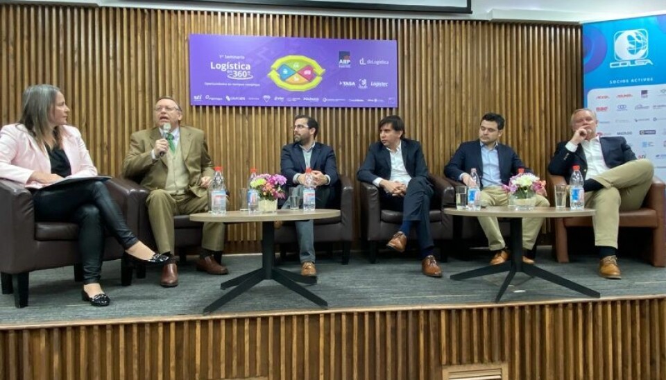 El panel de especialistas que analizaron las tendencias en transporte y logística.