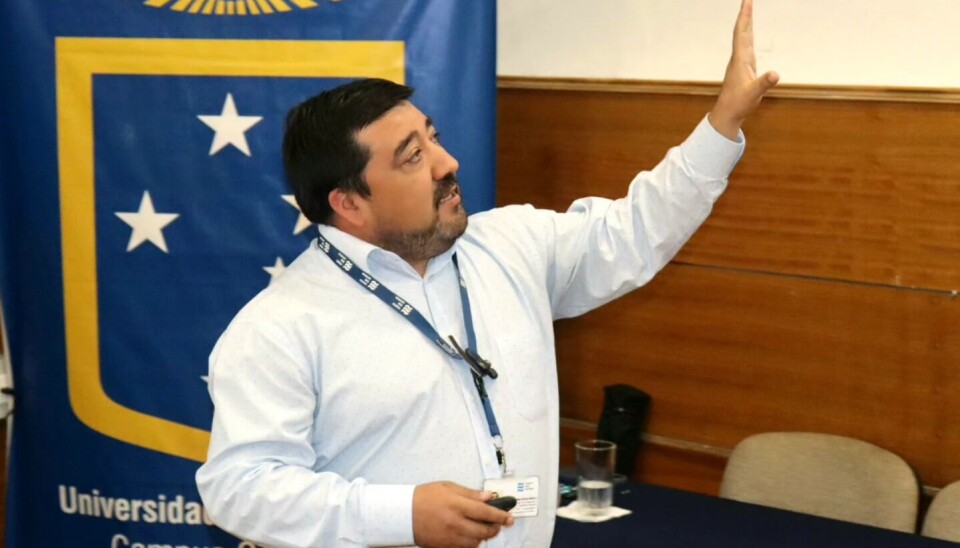 Felipe Berríos, de la Empresa Portuaria San Antonio, durante la exposición a la que asistieron estudiantes y académicos de la universidad.