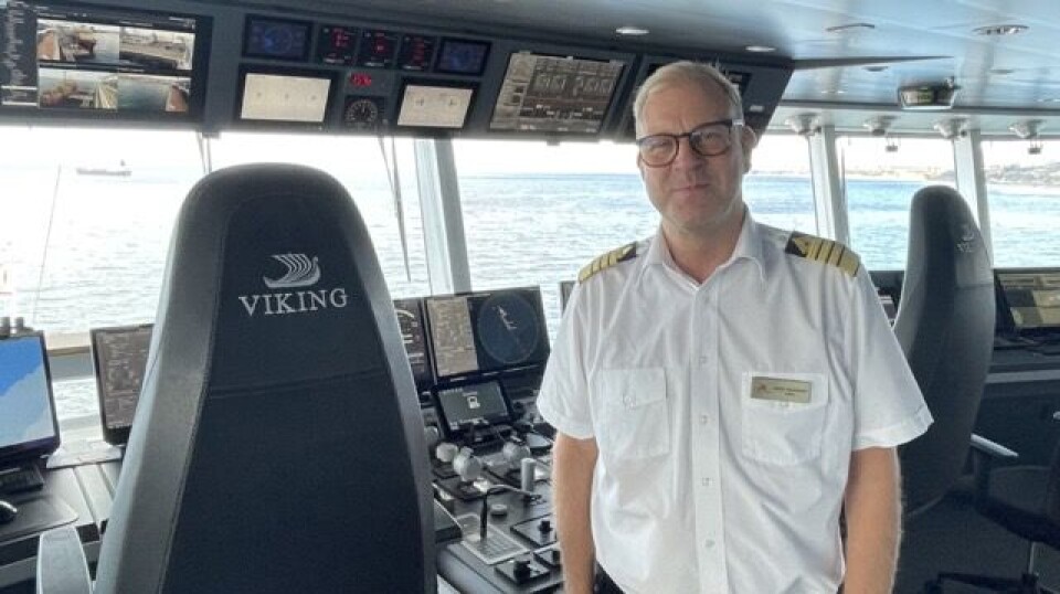 El capitán Hakan Gustavsson en el puente de mando del Viking Octantis.