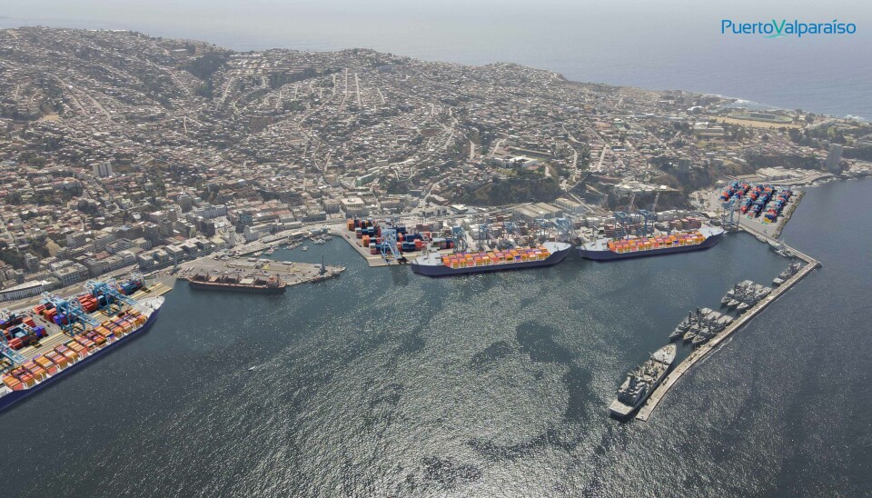 Se proyecta extender el frente de atraque (sitios 1, 2 y 3) hacia la poza del Muelle Prat, cerrando el acceso de naves mayores a esta.