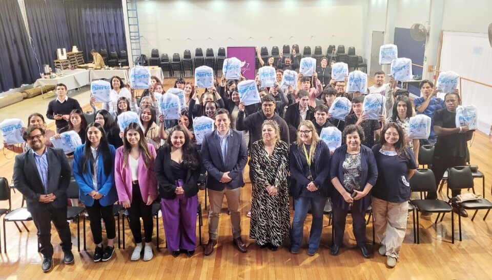 Los estudiantes que participarán en la segunda versión de “Crece con tu puerto” durante la ceremonia que dio la partida a esta experiencia de capacitación.