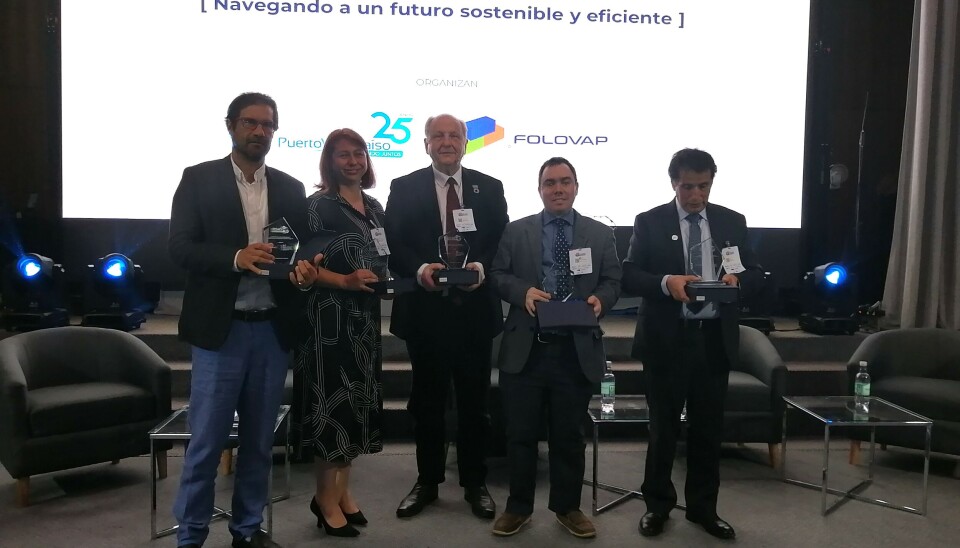 Daniella de Luca, académica y jefa de carrera de la Escuela de Negocios UV, moderó el panel.