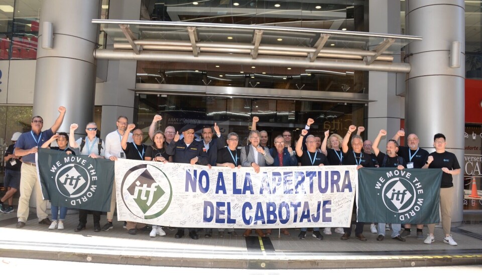 Algunos de los delegados extranjeros que respaldan a los tripulantes chilenos en sus críticas al proyecto de ley.