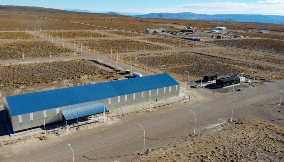 La zona franca de Zapala está a 102 kilómetros del Paso Internacional Pino Hachado.
