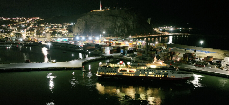 Con el Morro de Arica de fondo, el MS Fram cerró la temporada de cruceros en esa ciudad.