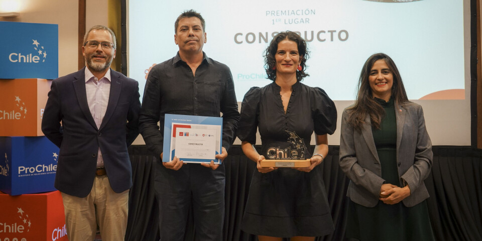 “Makün' es una palabra en mapudungún, que significa manta, refiriéndose a una prenda de protección.