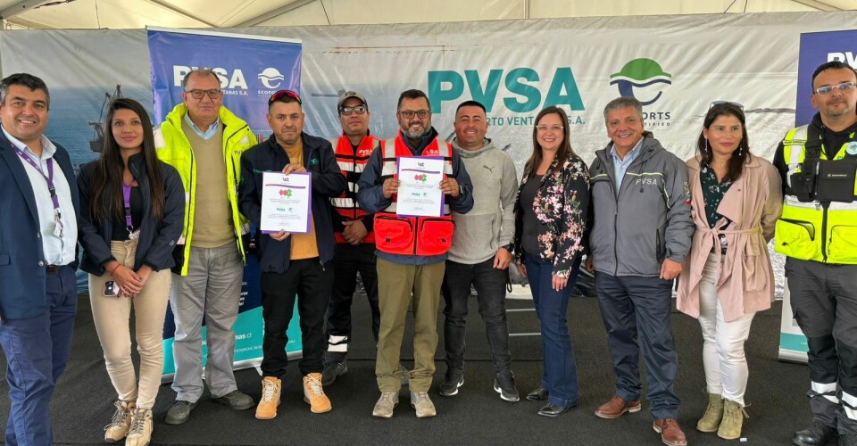 Comité Paritario de PVSA recibiendo su certiificación.
