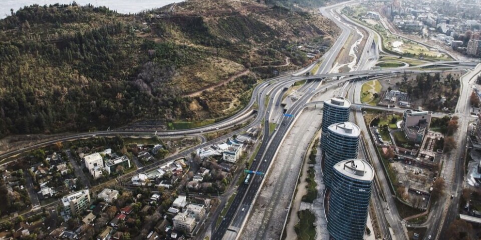 Entre los países de Sudamérica, Chile destaca en primer lugar por la calidad de los productos de exportación, la estabilidad democrática, el desarrollo de la sustentabilidad y protección del medioambiente, así como su buen desempeño económico.