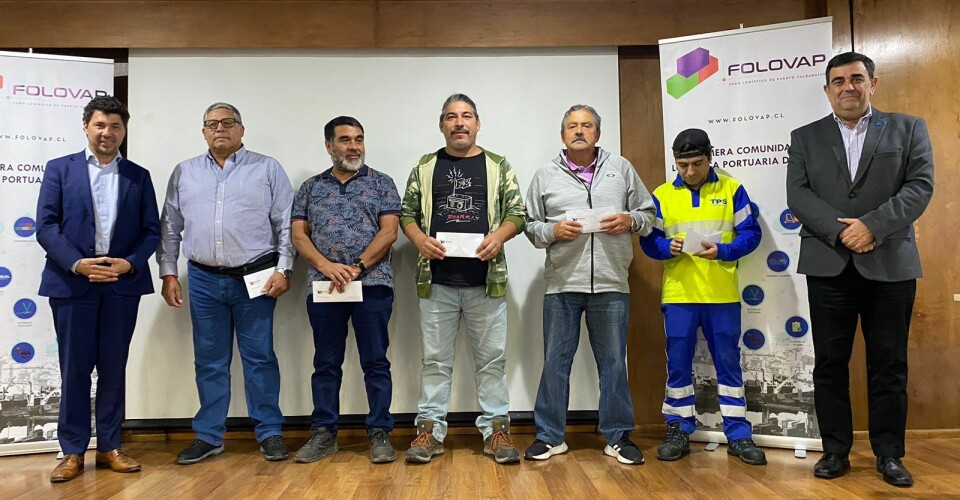 Las familias de los trabajadores afectados por el megaincendio recibieron su aporte.