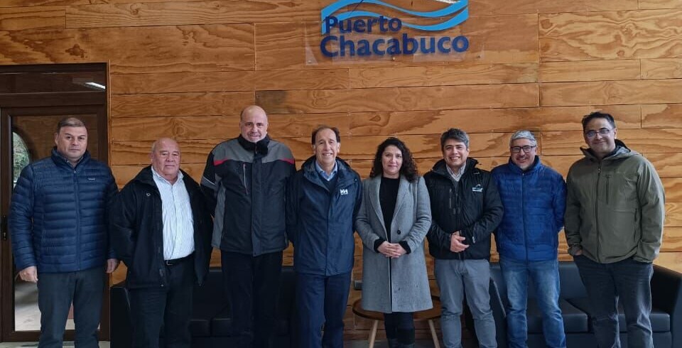 Los integrantes de la reunión para promover el desarrollo portuario, logístico y marítimo en la zona sur del país.