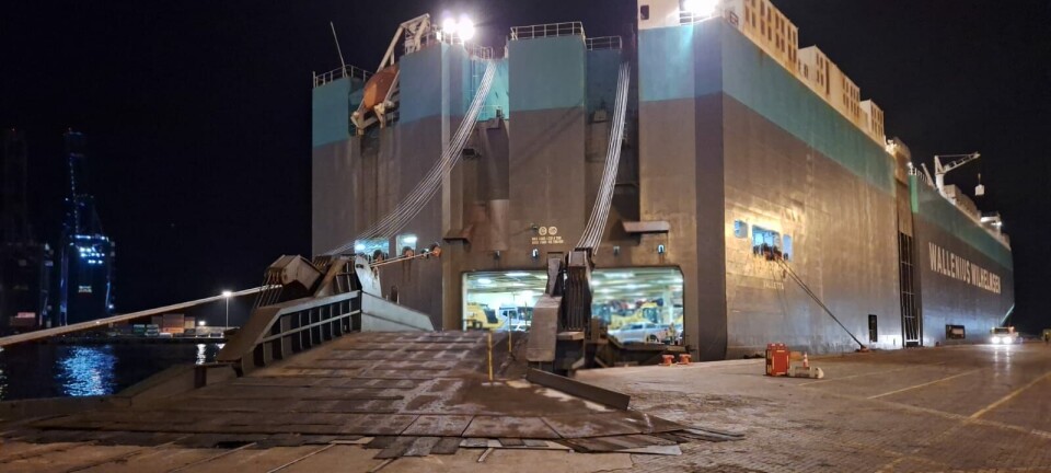 El Puerto de San Antonio recibió el buque con los automóviles para su descarga.