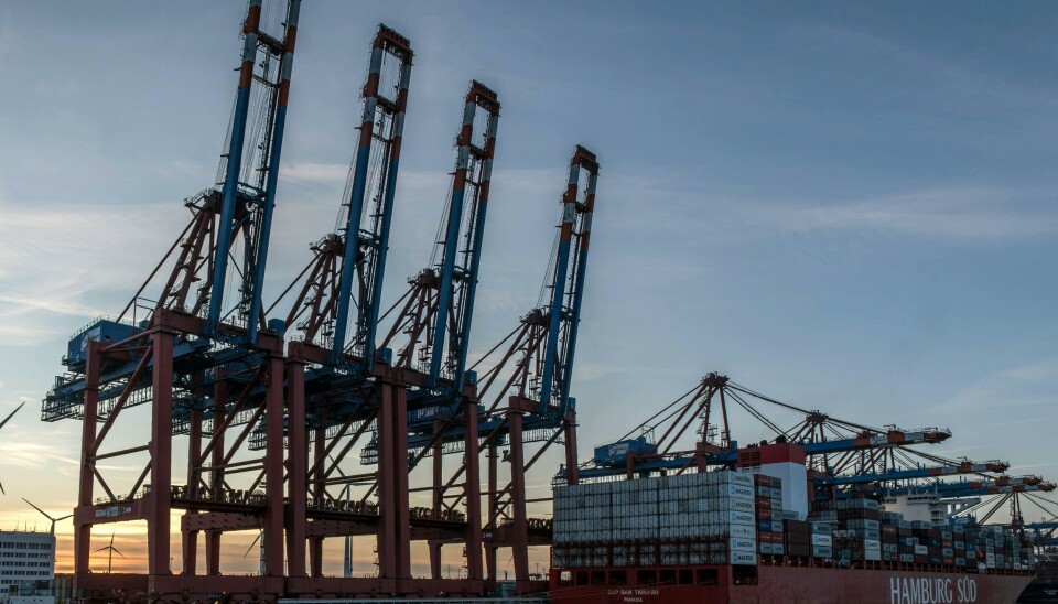 Dentro de las funciones de CORFO están fomentar la producción y promover el crecimiento económico nacional.