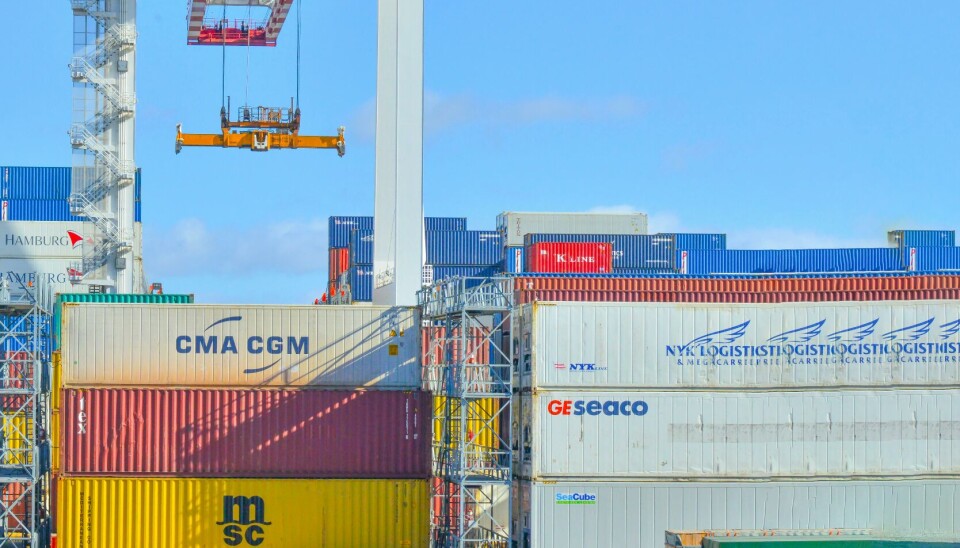 Shanghai Zhenhua Heavy Industries Company Limited, uno de los mayores provedores de grúas en el mundo, es una empresa del Estado Chino.