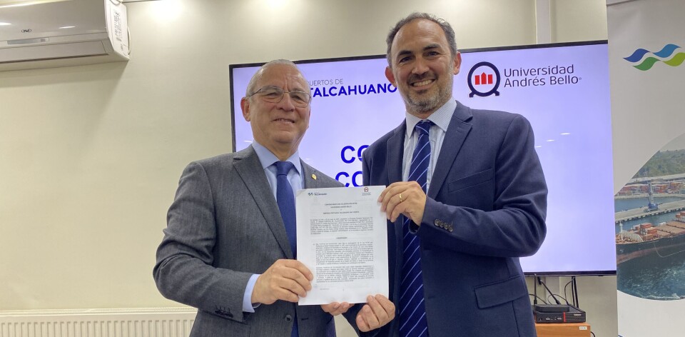 Cristian Wulf, gerente general Puertos de Talcahuano y Carlos González, Vicerrector sede Concepción UNAB.