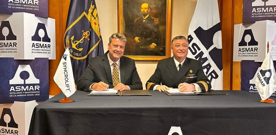 CA Jaime Sotomayor Bustamante, Director de ASMAR y Rolf-Atle Tomassen, director ejecutivo de Syncrolift AS.