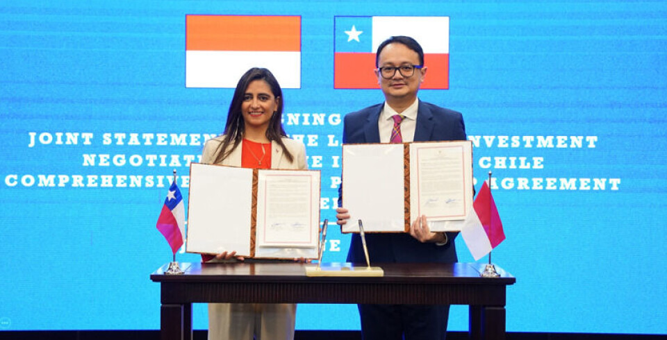 La subsecretaria Subrei, Claudia Sanhueza, y el viceministro de Comercio de Indonesia, Jerry Sambuaga.