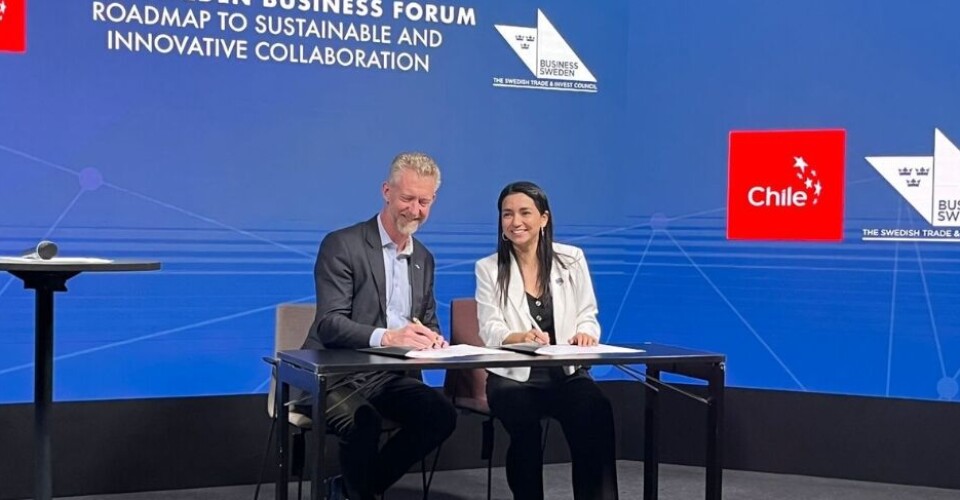 Jesper Bernhardsson, director comercial de Business Sweden, y Natalia Arcos, directora internacional de ProChile.
