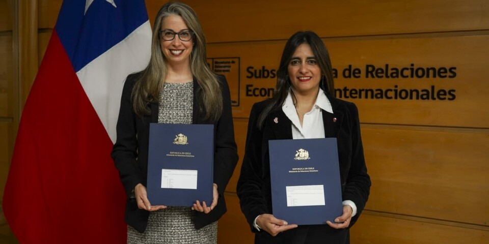 Bernadette Meehan, embajadora de Estados Unidos, y Claudia Sanhueza, subsecretaria de Relaciones Económicas Internacionales.