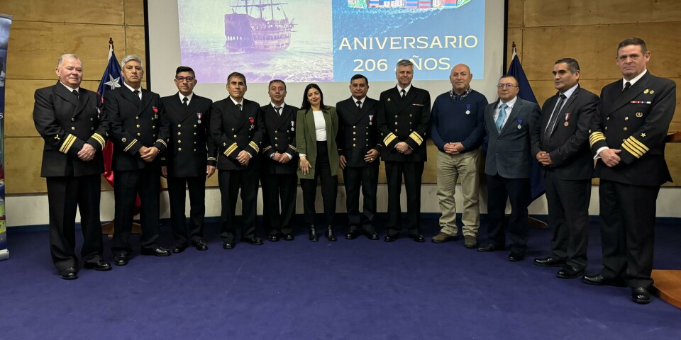 En el acto se condecoró por años efectivos de embarco a Oficiales y Tripulantes de la Marina Mercante.