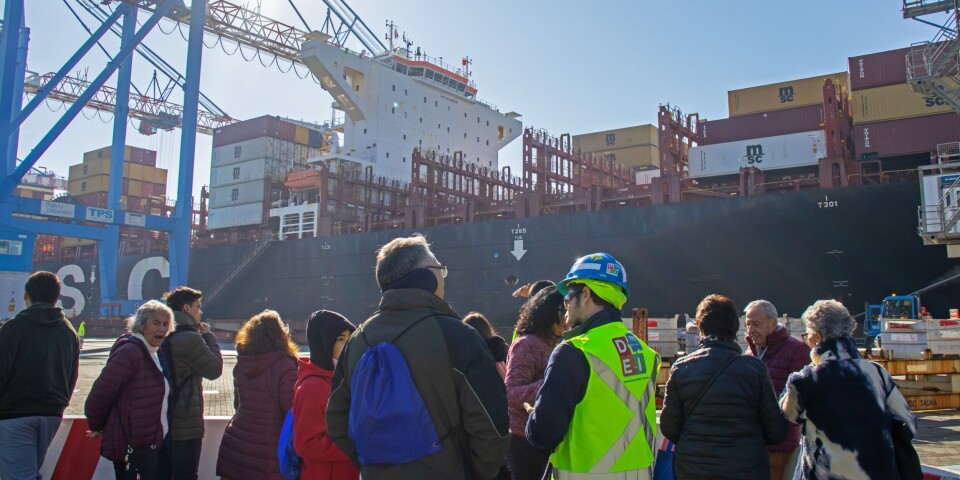 Muchos vecinos pudieron conocer el trabajo portuario desde las instalaciones del Terminal Pacífico Sur.