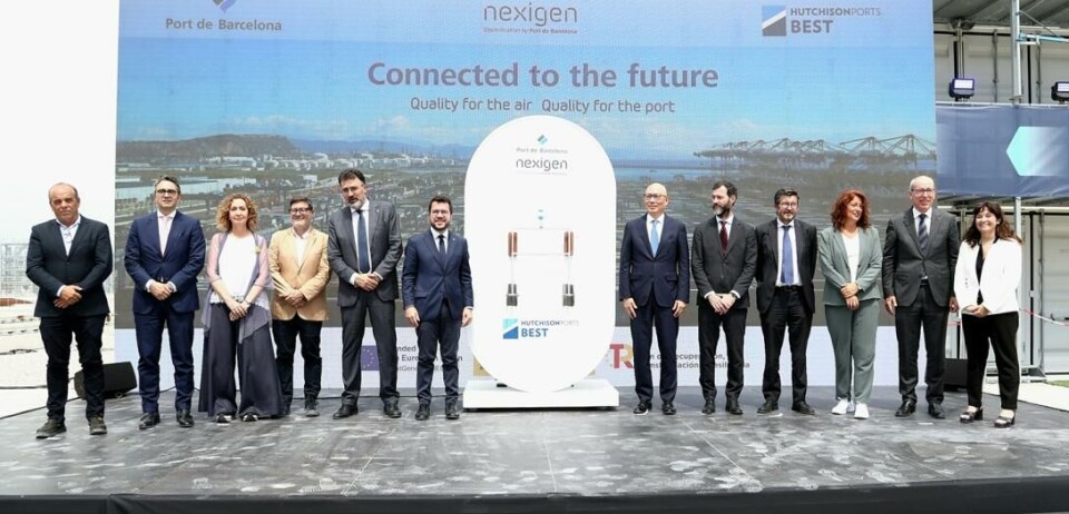 Autoridades portuarias y de la ciudad en la inauguración oficial del sistema.