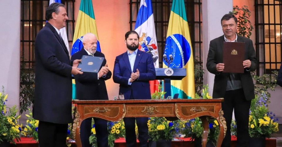Los ministros de Brasil y Chile tras la firma de los acuerdos comerciales entre ambos países.