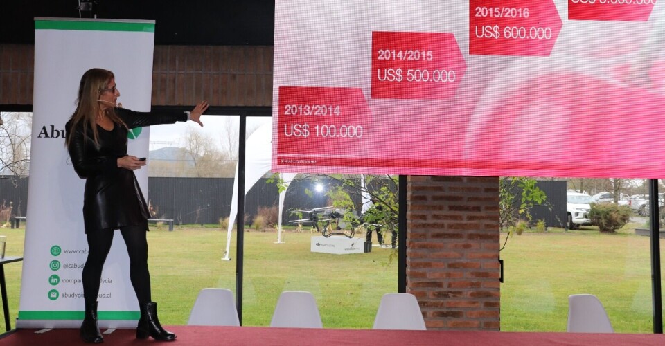 Claudia Soler durante su exposición sobre la evolución del mercado de cerezas en el mundo.