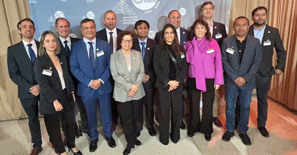En su visita explicó las ventajas de la política comercial del país y la importancia del sector minero.