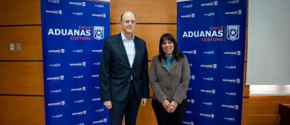 Daniel Fernández, presidente de Camport, y Alejandra Arriaza, Directora Nacional de Aduanas.