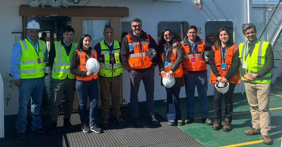 Ejecutivos e ingenieros de Codelco y DP World en la ceremonia.