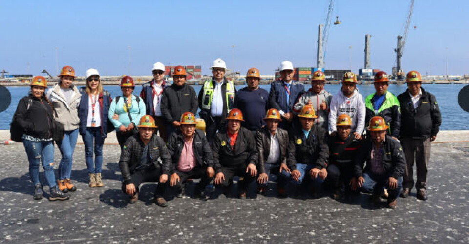 Representantes de la delegación boliviana en las instalaciones del Puerto Antofagasta.