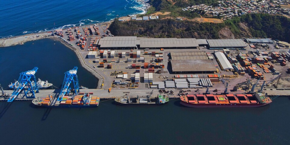 El operativo de descarga refuerza el papel multipropósito del terminal portuario del Biobío.