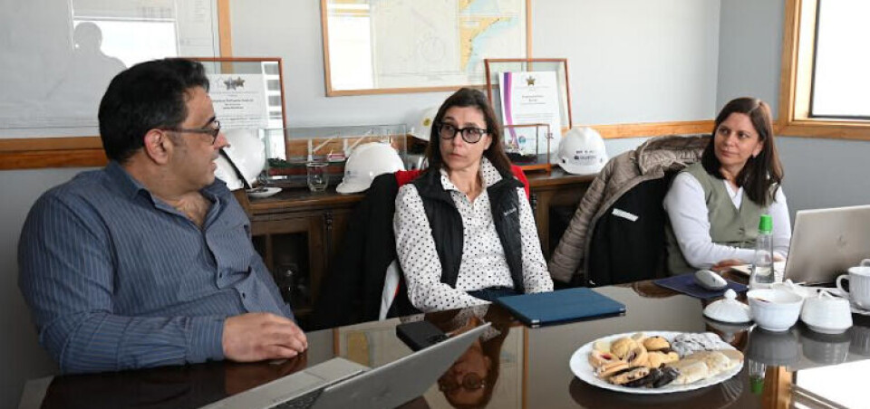 Representantes de la empresa portuaria y del BID en la reunión.