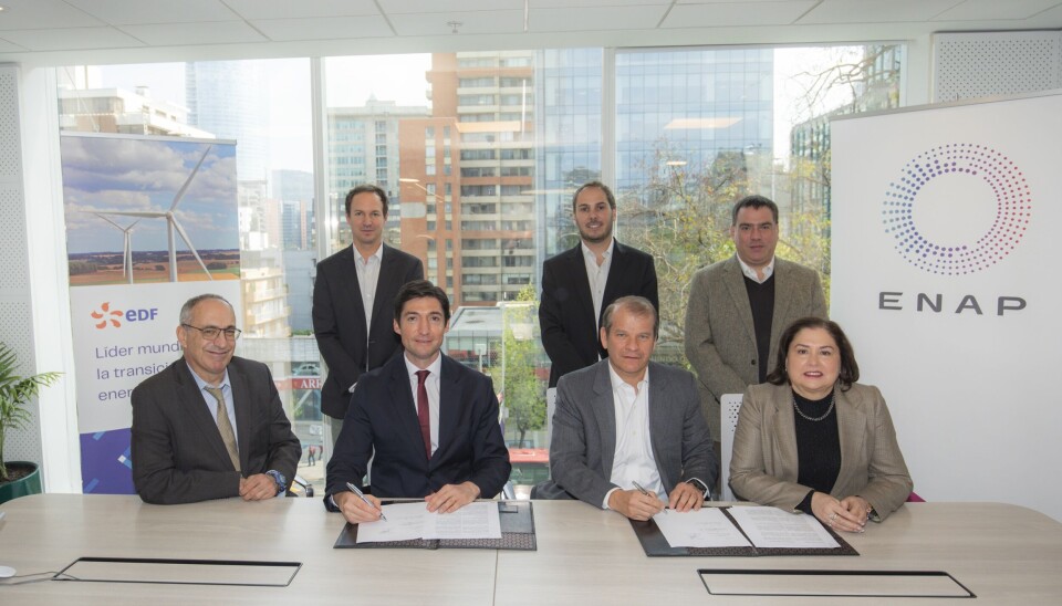 Ejecutivos de Enap y EDF en la firma del acuerdo.