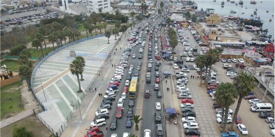 Alta congestión vehicular en el acceso al Puerto de Coquimbo.