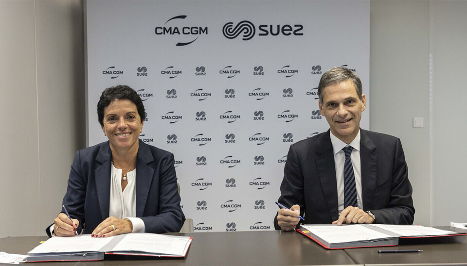 Ejecutivos de ambas empresas en la firma del memorando de entendimiento.