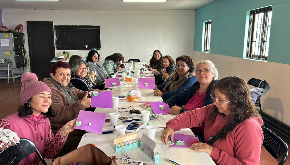 Vecinas del puerto en una de las sesiones de desarrollo comunitario.