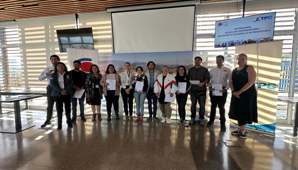Autoridades regionales y del terminal portuario junto a los emprendedores de la zona.