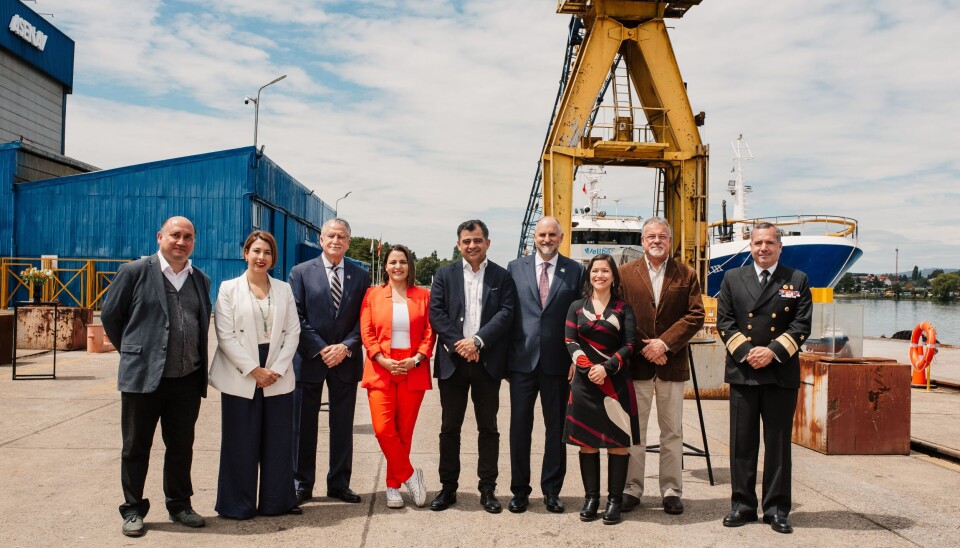 Autoridades y ejecutivos durante la ceremonia de aniversario del astillero.