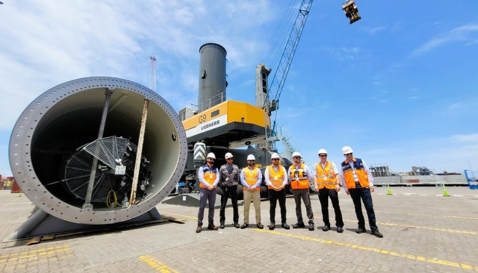 Autoridades regionales en su visita al terminal portuario.