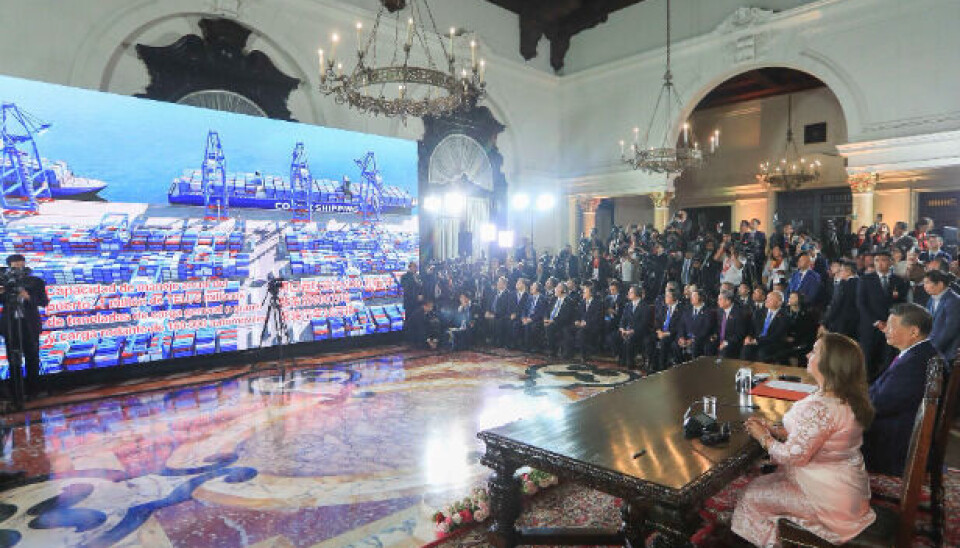 La presidenta de Perú, Dina Boluarte, junto al presidente de la República Popular China, Xi Jinping.