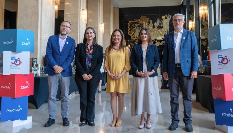 Autoridades en la inauguración del evento de promoción del pisco chileno en el extranjero.