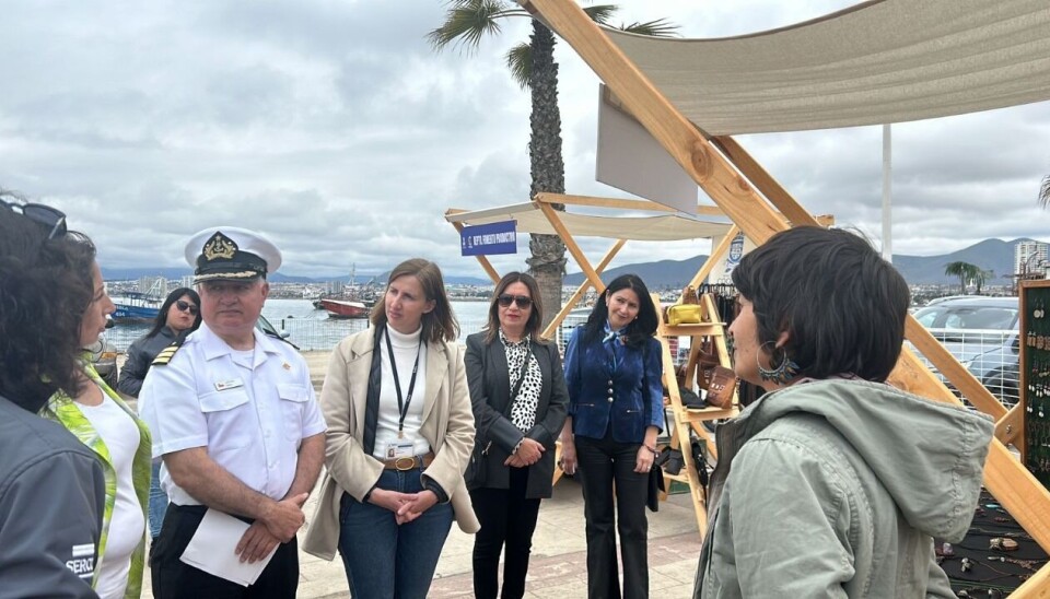 Autoridades junto a las expositoras de la exposición en el TPC.