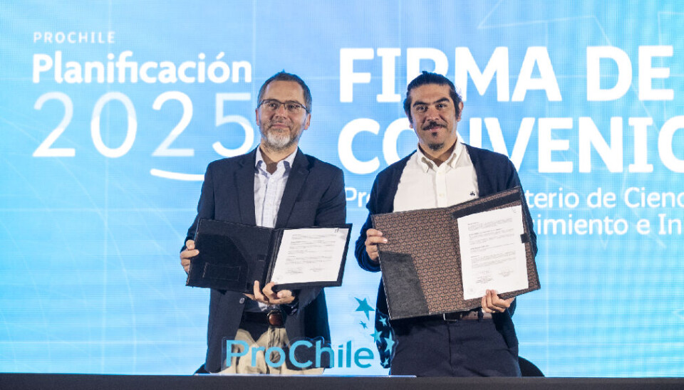 Las autoridades tras la firma del convenio para apoyar la internacionalización de las empresas tecnológicas.