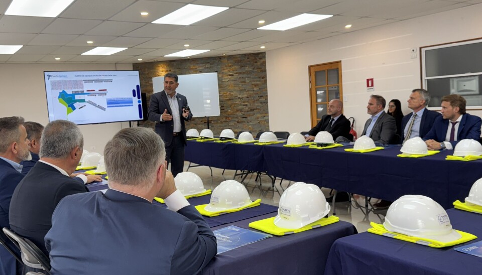 Autoridades trasandinas en la reunión informativa en el terminal portuario.