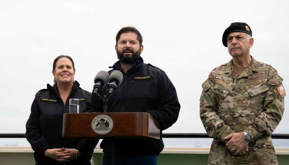 El presidente de la República, Gabriel Boric, junto a la ministra de Defensa, Maya Fernández, y el Comandante en Jefe de la Armada, Juan Andrés De La Maza.