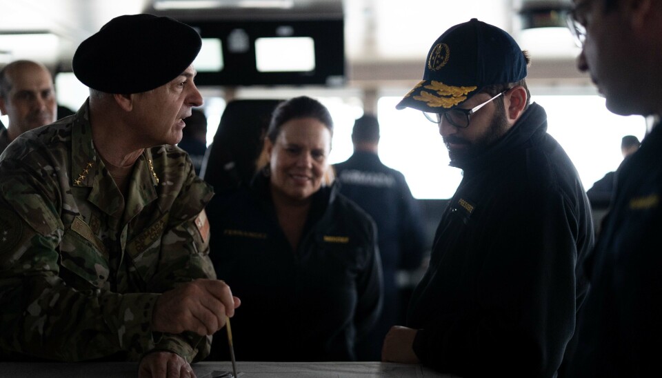 El Comandante en Jefe de la Armada y el presidente Gabriel Boric a bordo del Rompehielos Almirante Viel.