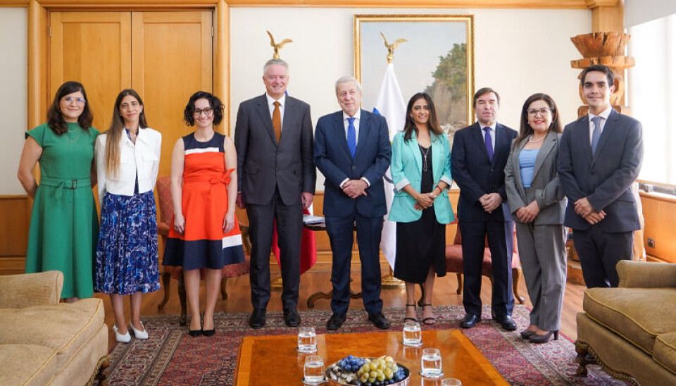 El canciller Alberto van Klaveren junto a los representantes de la OCDE.