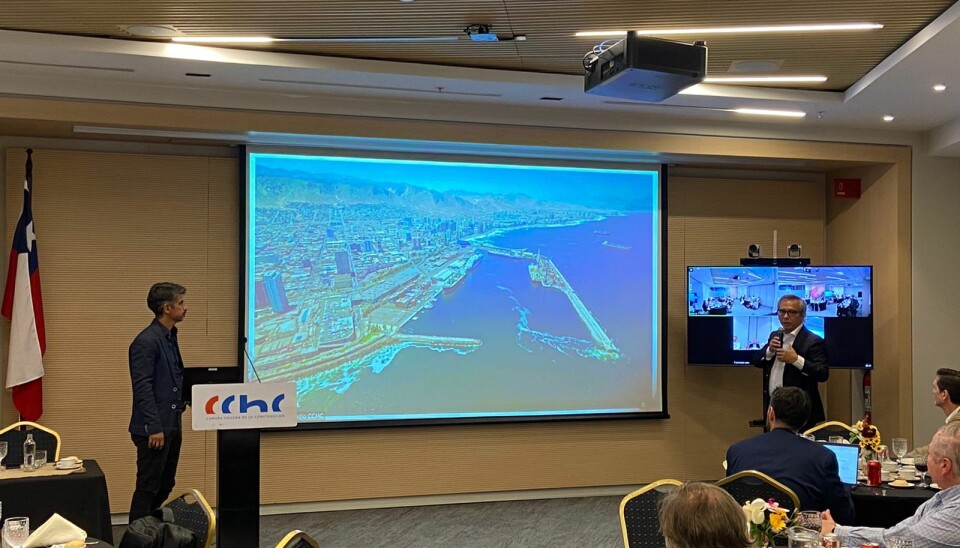 Ejecutivos del terminal portuario y de la CChC durante la reunión.